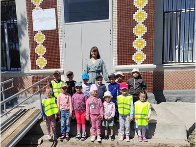 Уступи дорогу поездам