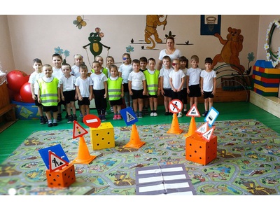 Спортивное развлечение «Красный, жёлтый, зелёный!»